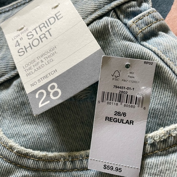 Gap denim shorts, size 6 new with tags - Picture 2 of 2